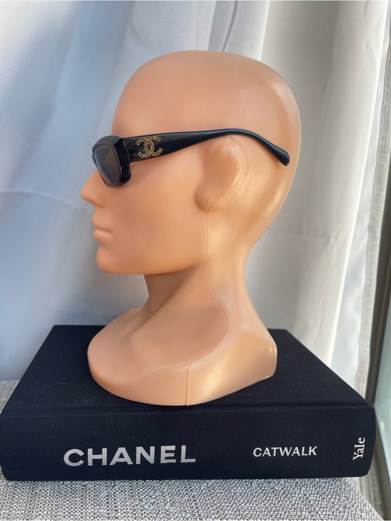 CHANEL Sunglasses main image 10